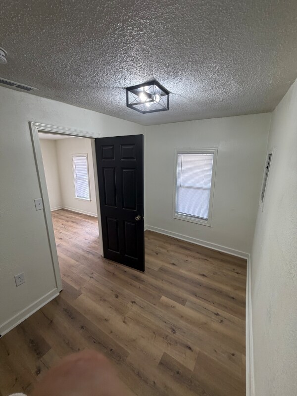 Building Photo - 625 N Main St