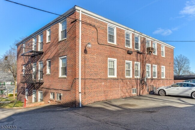 Building Photo - 376 Claremont Ave