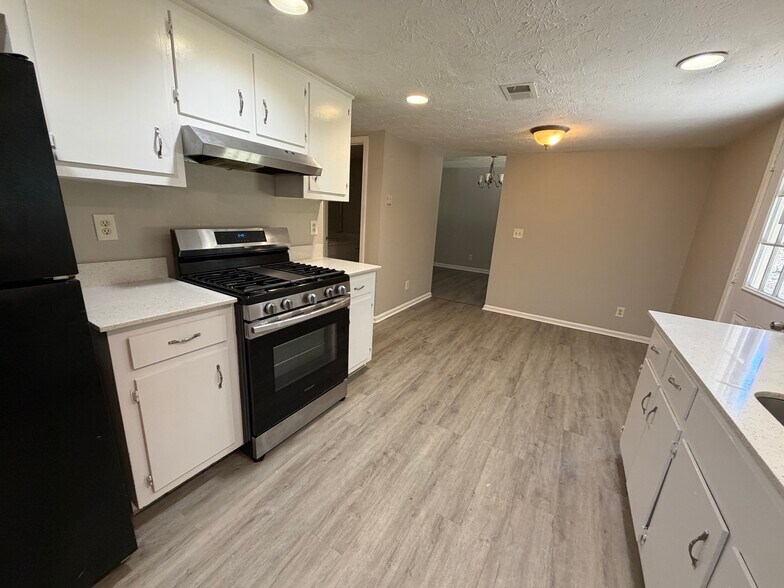 Building Photo - 1386 Williamsburg Ln