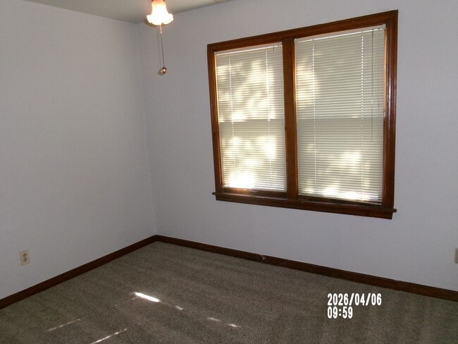 Building Photo - 2112 SW A Ave