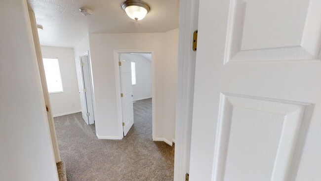 Building Photo - 5 Bedroom 3 Bathroom in Lehi!