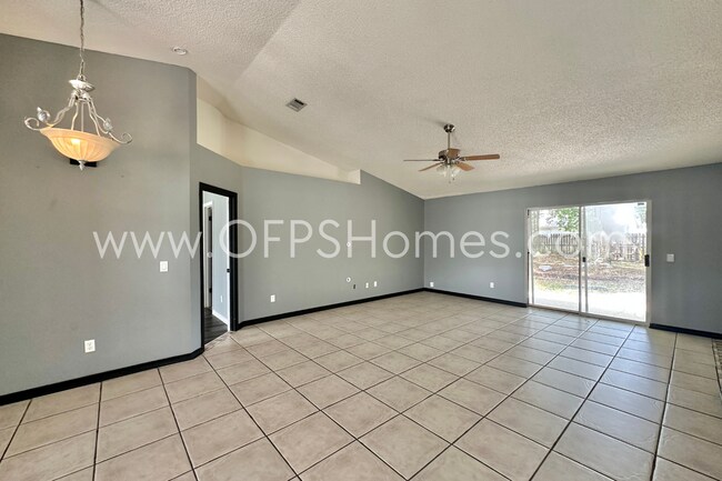 Building Photo - MOVE IN SPECIAL! $500 off first month's rent