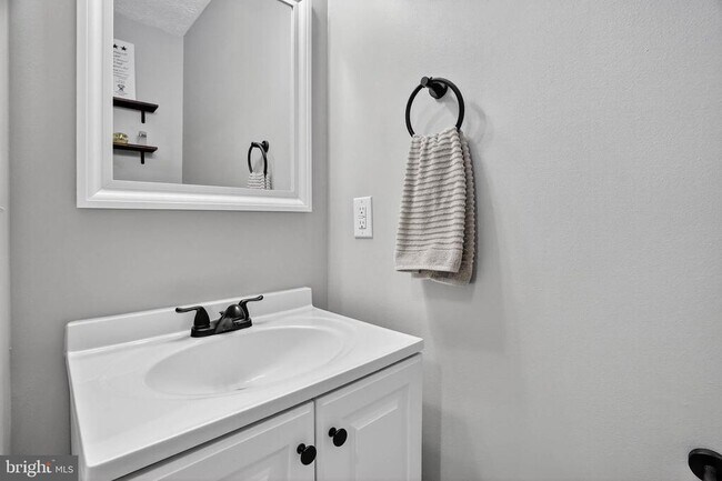 Building Photo - 8031 Brookstone Ct