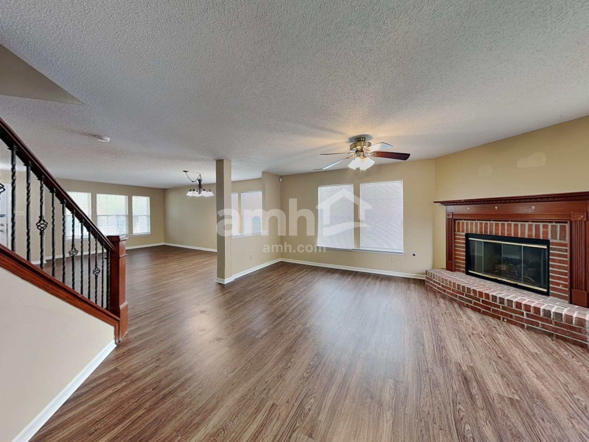 Building Photo - 1619 Howell Dr