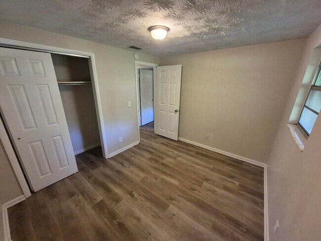 Building Photo - Charming 3 Bedroom Home With Covered Carport