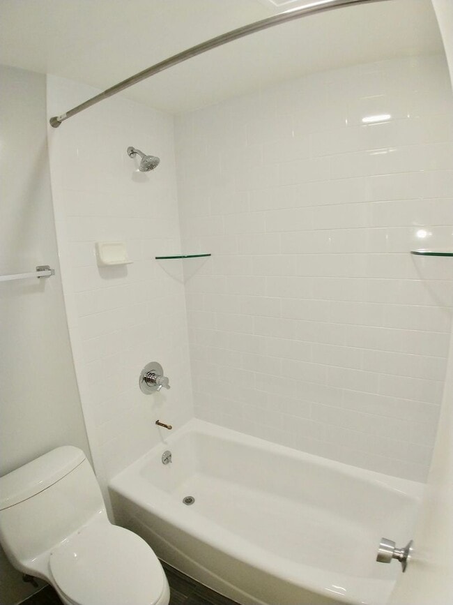 Building Photo - Updated 3 Bedroom Condo in the Wimbledon N...