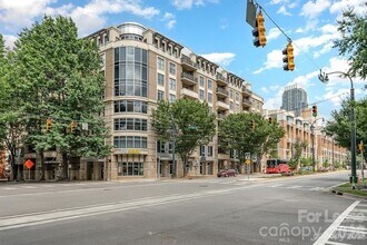 Building Photo - 718 W Trade St