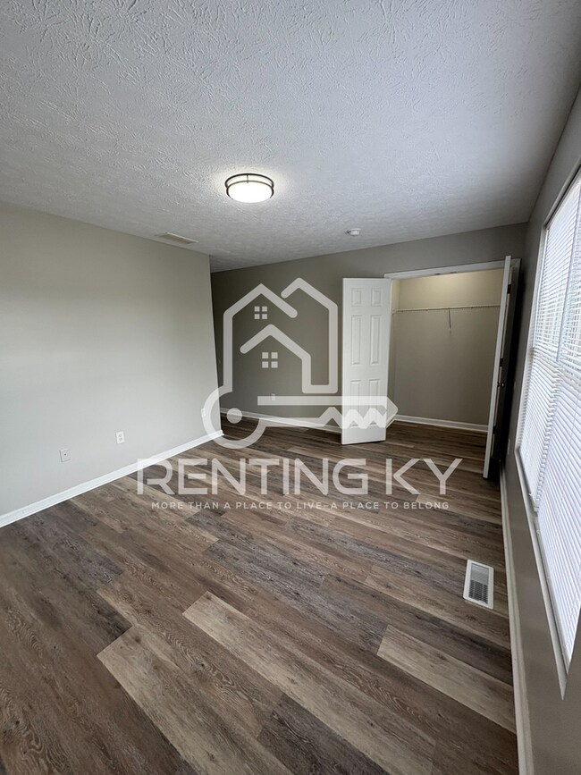 Building Photo - 1421 Westwood Dr