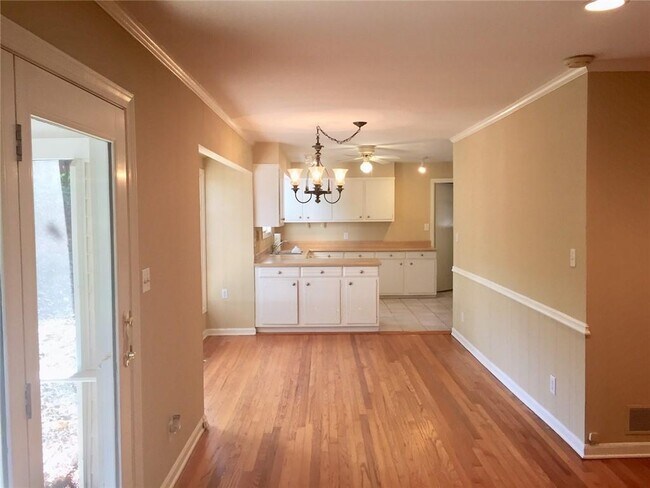 Building Photo - 4625 Kings Down Rd