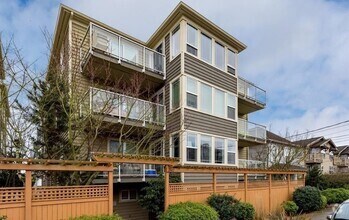 Building Photo - Bright & Stylish 2BD Condo in Prime Ballar...