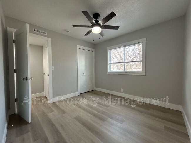 Building Photo - 1010 N 16th St