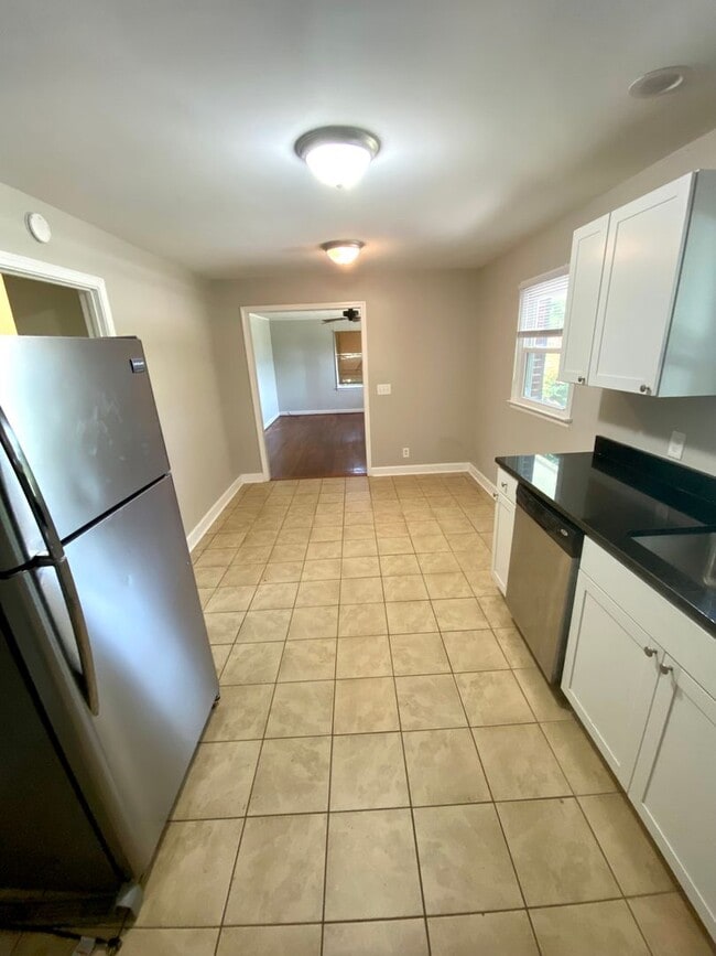 Building Photo - 3 Bedroom Brick Ranch House in a Great Location!