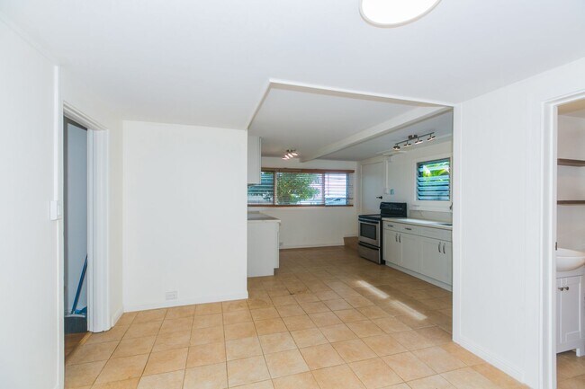 Building Photo - Lulani Ocean (Kaneohe) Single family home:...