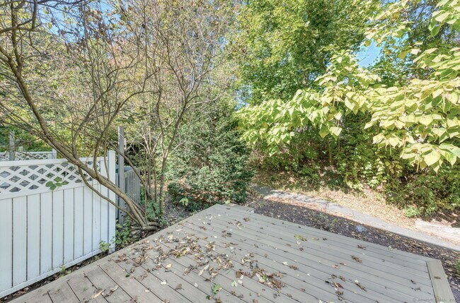 Building Photo - 13 Boxwood Ln