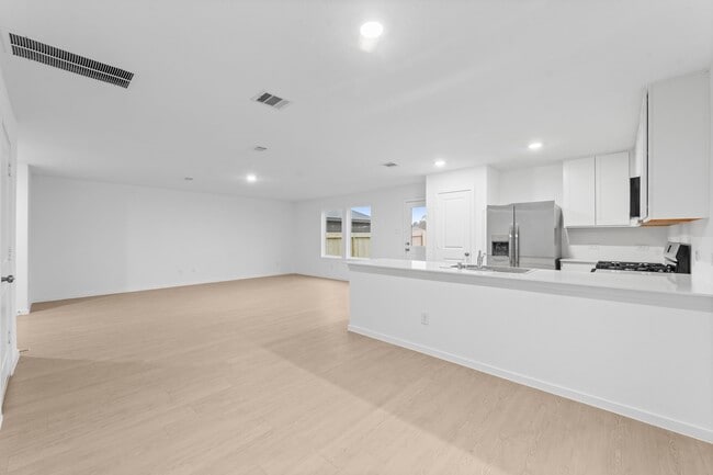 Building Photo - 25373 Carnation Ct