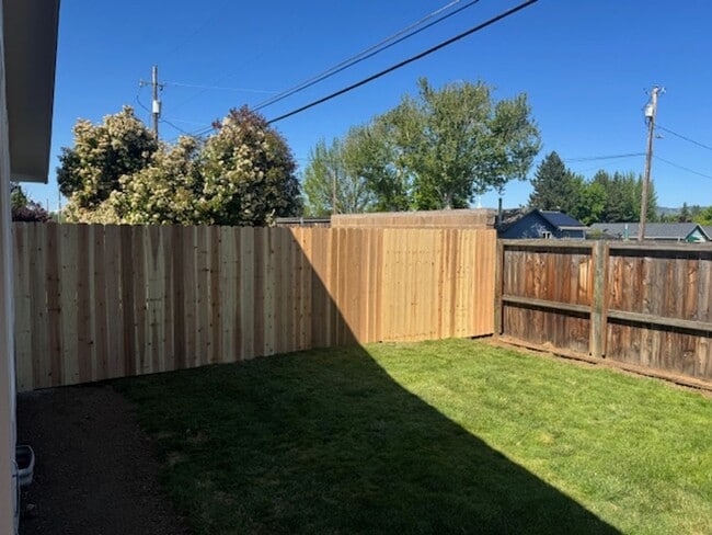 Building Photo - WELL MAINTAINED 3 BR HOME- COMFORTABLE, AFFORDABLE & GREAT LOCATION