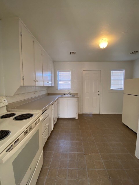 Building Photo - 2927 SW 21st St