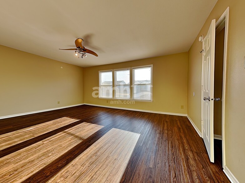 Building Photo - 8243 Retreat Ln