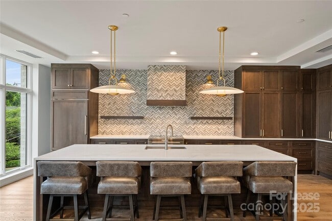 Building Photo - 1500 Queens Rd