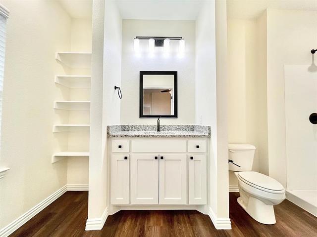 Building Photo - 327 E Nelson St