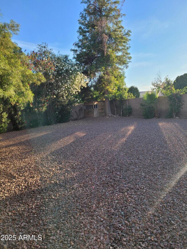 Building Photo - 2634 S Vineyard