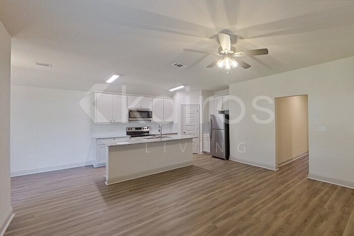 Building Photo - 8049 Hendrick Dr