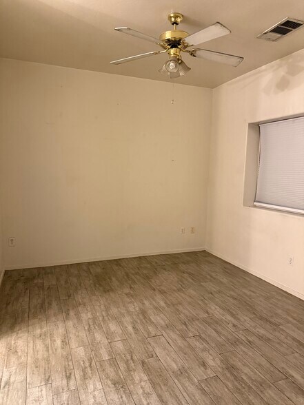 Building Photo - 602 Yellow Meadow Ct