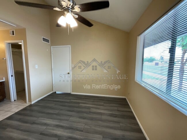 Building Photo - 405 E Bruce Ave