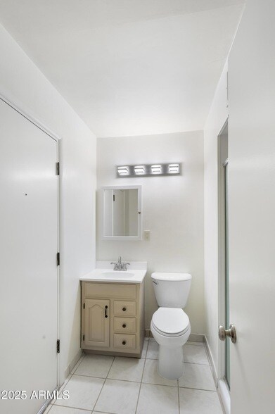 Building Photo - 5742 N 12th Pl