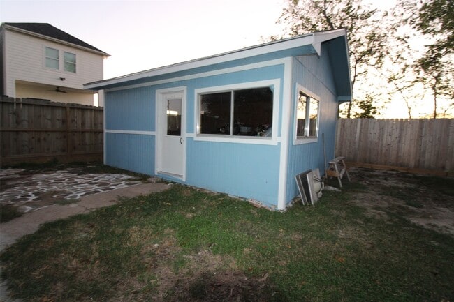 Building Photo - 6631 Castlebay Dr