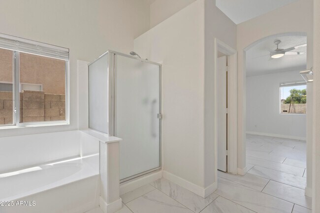 Building Photo - 836 W Cooley Dr