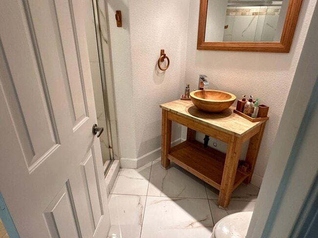 Building Photo - 5701 W Country Ave