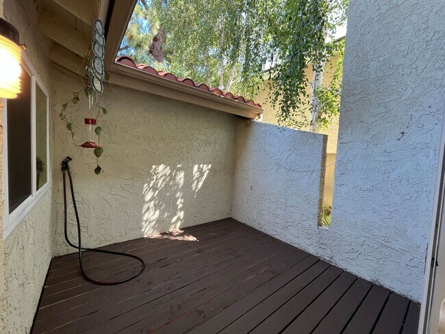 Building Photo - Westlake Village 4+2.5 w/pool, spa, green belt + lake access!