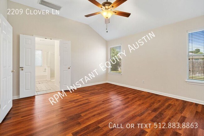 Building Photo - 2209 Clover Ln
