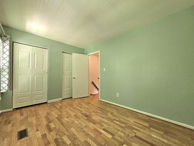 Building Photo - 7664 Northern Oaks Ct