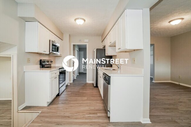 Building Photo - 4 Bedroom Pet-Friendly Home in Columbus, OH with Main Street Renewal