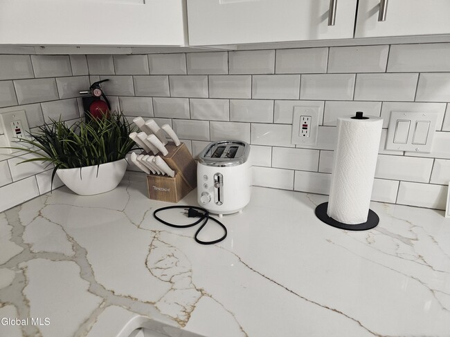 Building Photo - 489 Grooms Rd