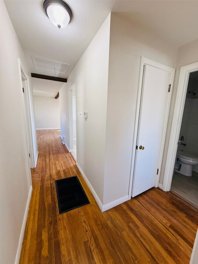 Building Photo - 936 Highmont Dr