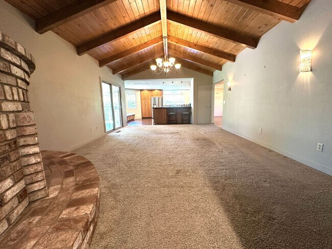 Building Photo - Beautiful 3-Bedroom Home with Open Floor Plan & Private Backyard