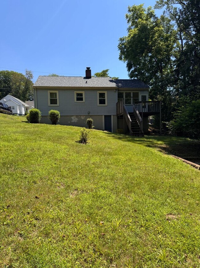Building Photo - 613 Westview Dr