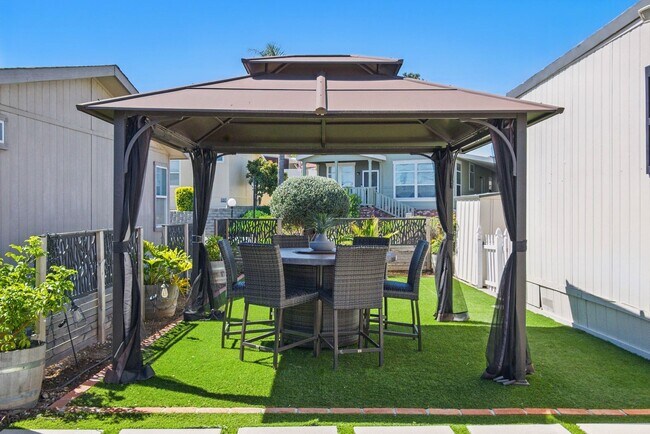 Building Photo - Highly Desirable Double Wide 55+ Home in Rancho Escondido!