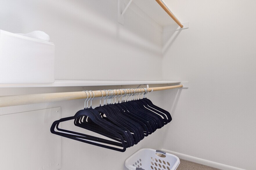 Walk In Closet - 3633 N 3rd Ave