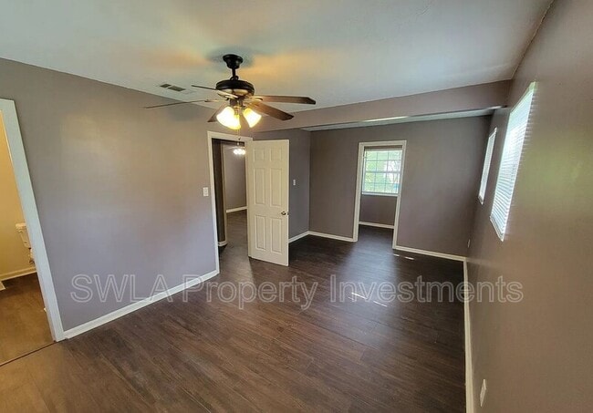 Building Photo - 614 Sally Mae St