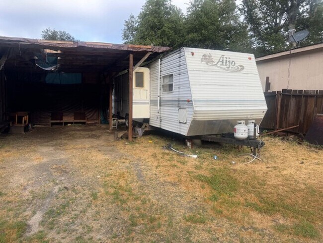 Building Photo - Cachagua (18800)