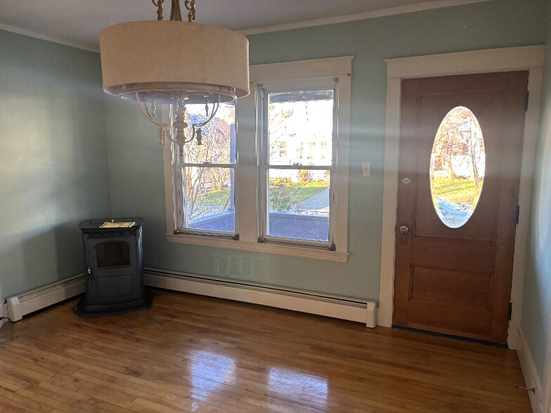 Building Photo - 34 Pleasantdale Ave