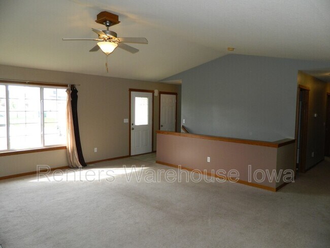 Building Photo - 809 SE 12th St