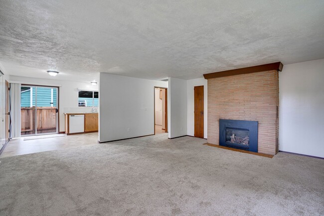 Building Photo - Edmonds 3 Bedroom, 1 Bathroom Mid-Century ...