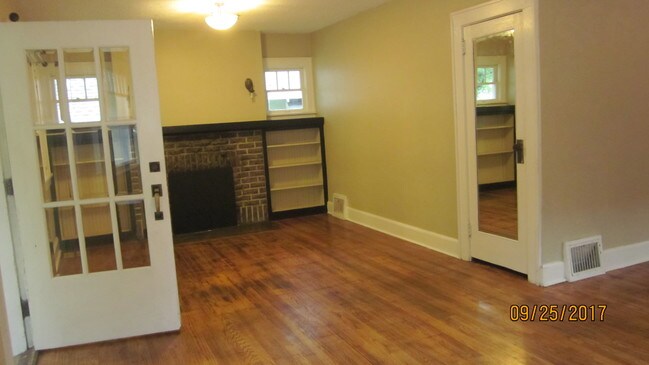 Building Photo - 1625 E 13th St