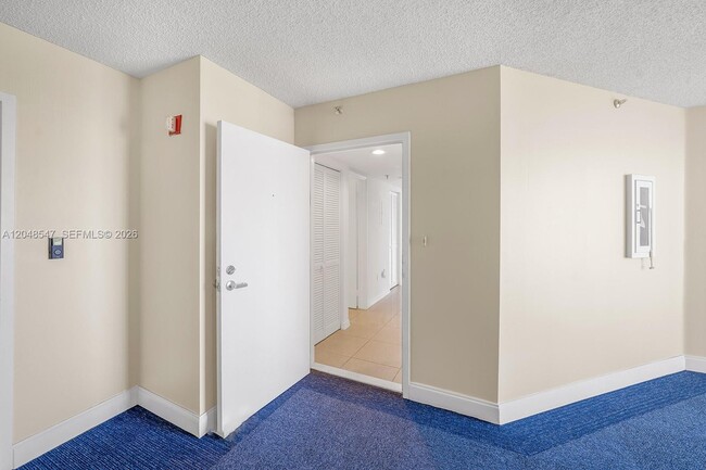 Building Photo - 2400 SW 3rd Ave