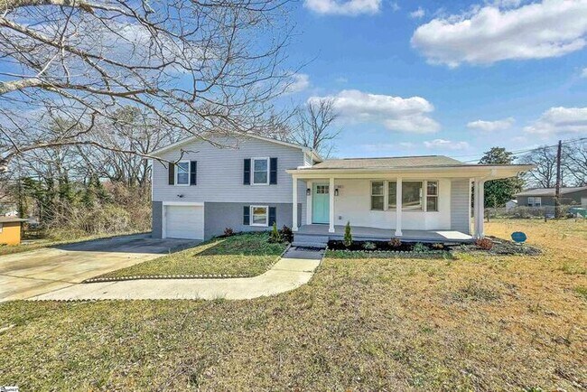 Building Photo - A 4-bedroom GEM!!